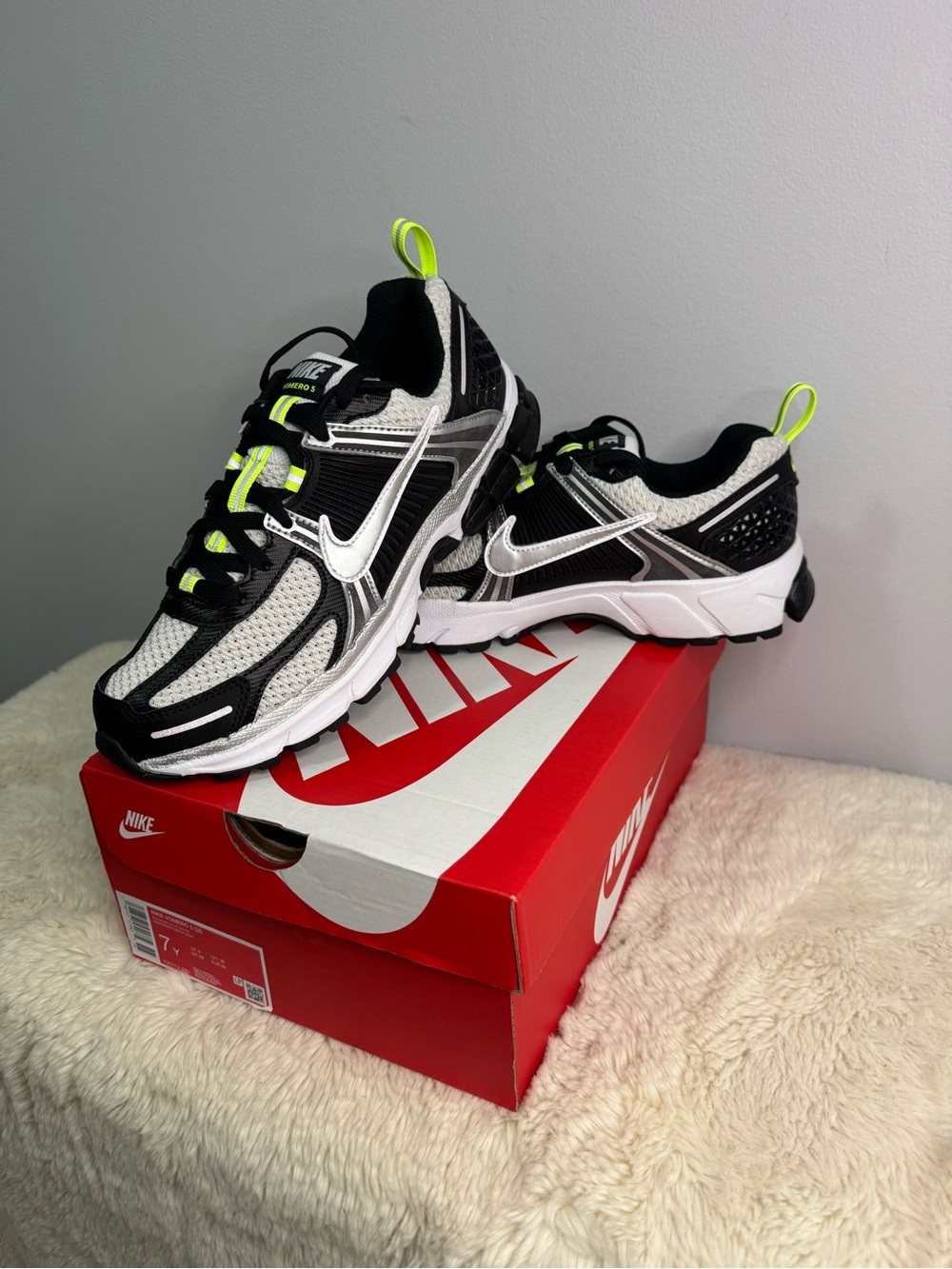 Youth Nike Vomero 5 GS 🍏
